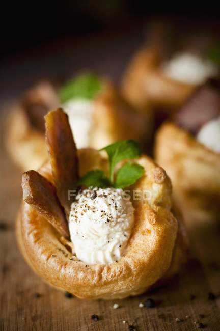 Yorkshire pudding with roast beef — Stock Photo