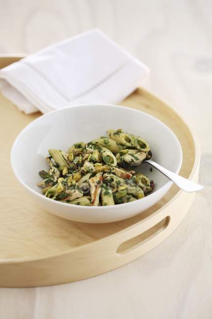Penne Nudeln mit Huhn — Stockfoto