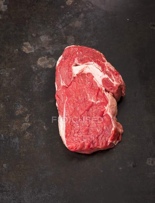 Стейк свіжої яловичини — стокове фото