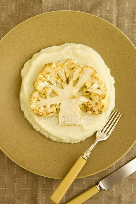 Grilled cauliflower on mashed potato — Stock Photo
