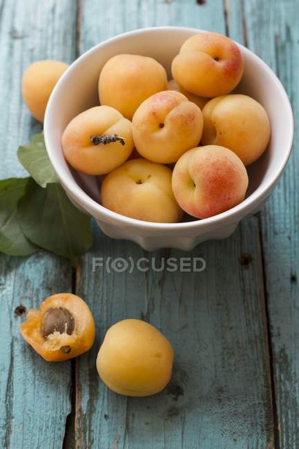 Apricots in white bowl — Stock Photo