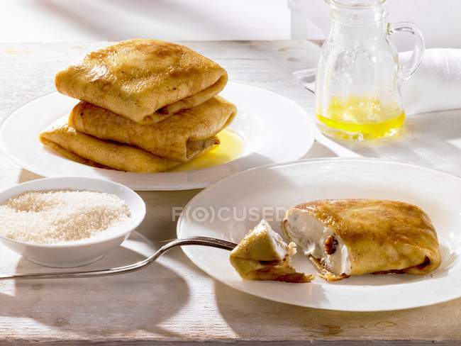 Closeup view of crepes with quark filling and jam — Stock Photo