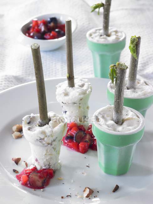 Crème glacée aux noisettes maison — Photo de stock
