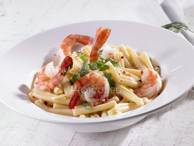 Strozzapreti pasta with prawns — Stock Photo