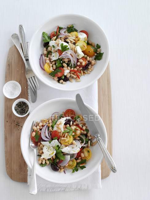 Bean salad with mozzarella — Stock Photo