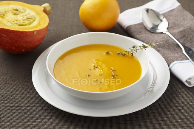 Sopa de abóbora com laranja — Fotografia de Stock