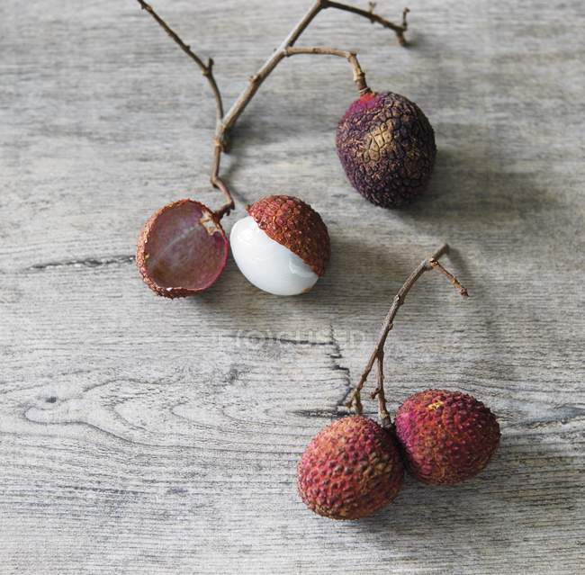 Fresh Lychees on twigs — Stock Photo
