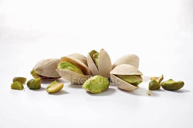 Whole and shelled Pistachios — Stock Photo
