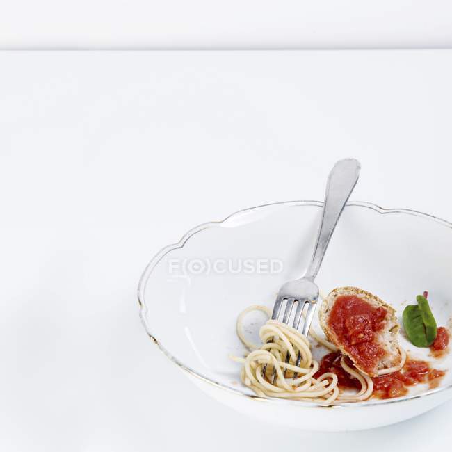 Pasta de espagueti con ragú de tomate - foto de stock