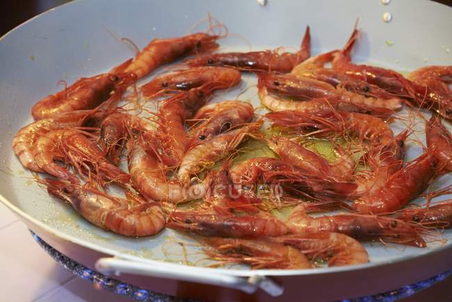 Crevettes frites à l'huile d'olive — Photo de stock