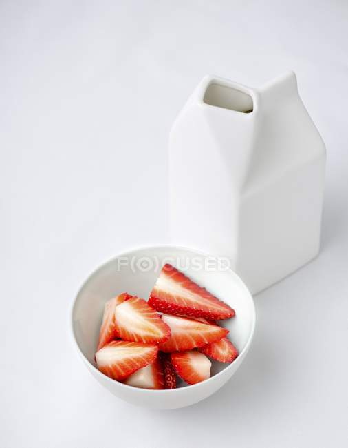 Fresh strawberries in bowl — Stock Photo