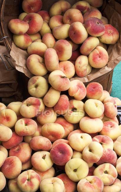 Frische Pfirsiche aus dem Weinberg — Stockfoto