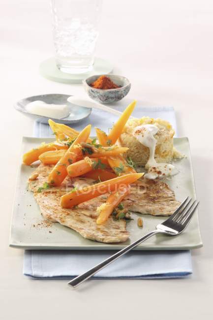 Turkey escalope with carrots — Stock Photo