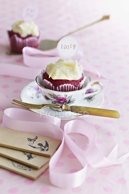Cupcake de baga com geada — Fotografia de Stock