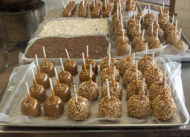 Toffee apples on trays — Stock Photo