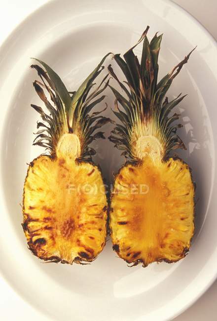 Mezze ananas arrosto — Foto stock