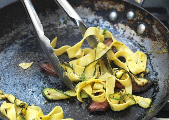 Tagliatelle pasta with courgettes and pancetta — Stock Photo