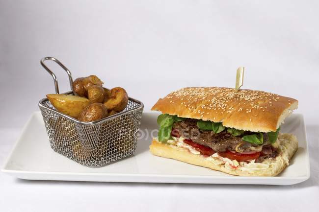 Hamburger with roasted potatoes — Stock Photo