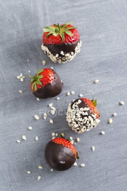 Erdbeeren mit Schokoladenüberzug — Stockfoto