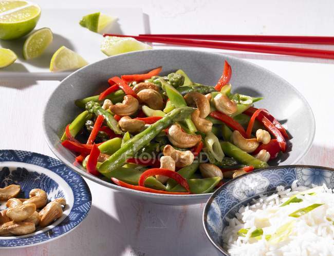 Bean salad with cashew nuts and peppers — Stock Photo