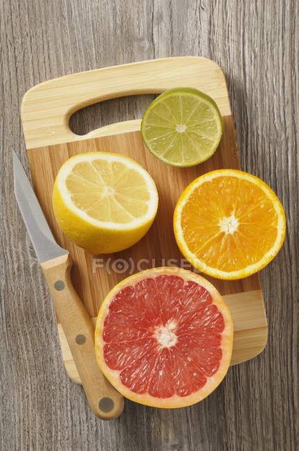 Juicy citrus fruits — Stock Photo