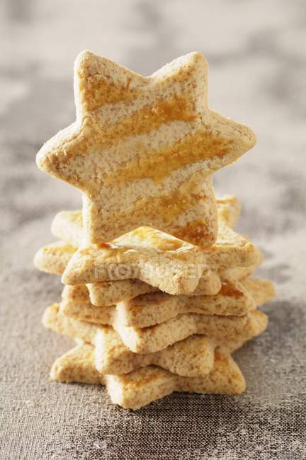 Pilha de biscoitos em forma de estrela — Fotografia de Stock