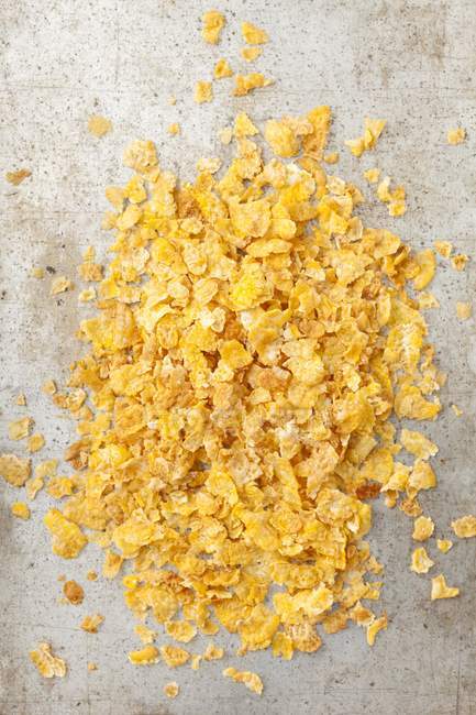 Cornflakes déversés sur la surface — Photo de stock