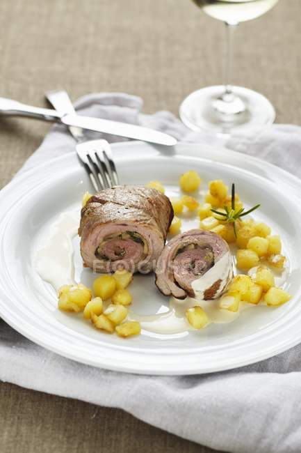 Veal roulade with potatoes — Stock Photo