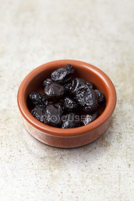 Dried black olives in bowl — Stock Photo