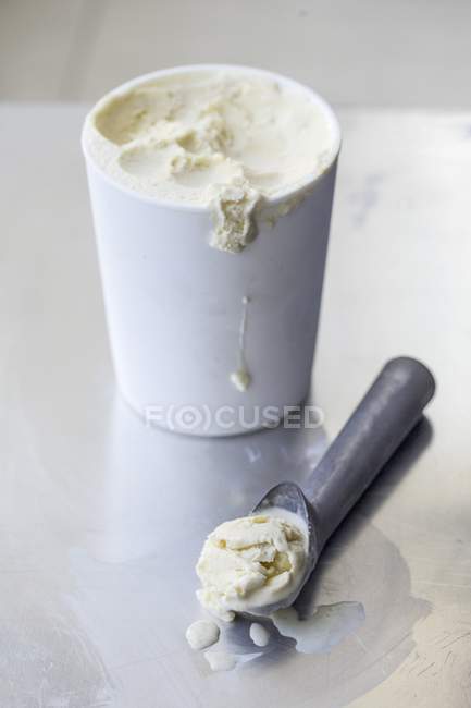 Vanilla ice cream in a cup — Stock Photo
