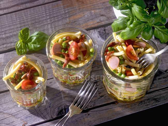 Pasta salad with peas — Stock Photo
