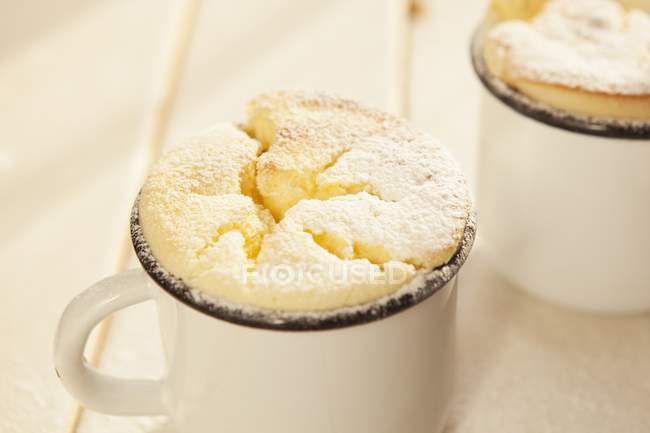 Closeup view of lemon souffles in enamel mugs — Stock Photo