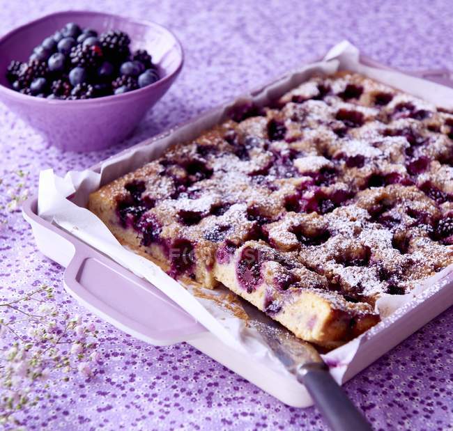 Cake with blueberries and icing sugar — Stock Photo