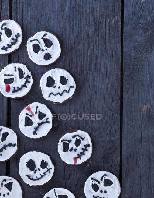 Ghost cookies with chocolate — Stock Photo
