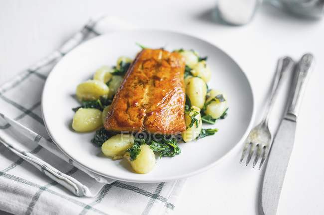 Grilled salmon with gnocchi pasta — Stock Photo