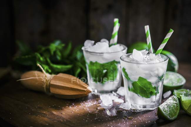 Mojitos with ice cubes — Stock Photo