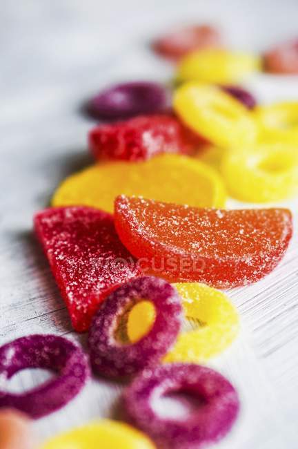 Разнообразные желейные конфеты — стоковое фото