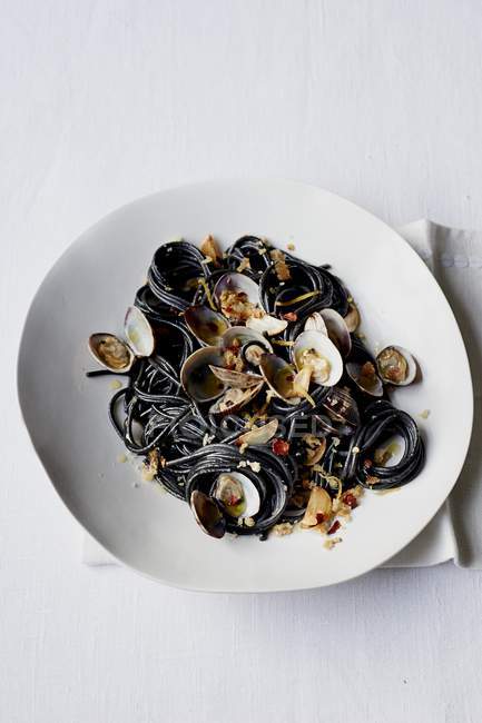 Чорні кальмари чорнила спагетті — стокове фото
