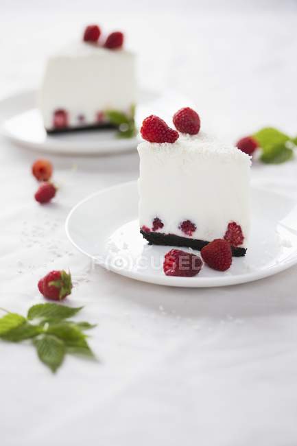 Two slices of cheesecake — Stock Photo