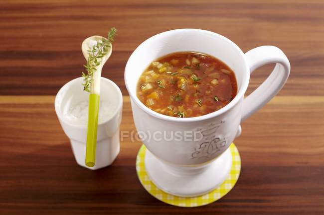 Sopa de arroz con tomate - foto de stock