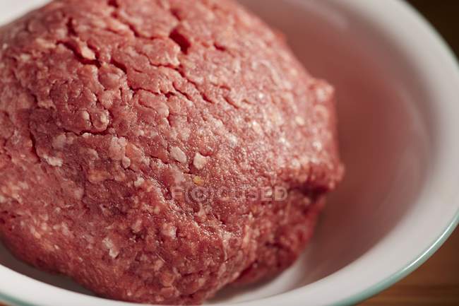 Carne de bovino picada crua — Fotografia de Stock