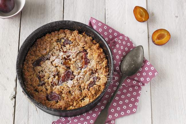 Closeup view of plum Crumble in baking dish — Stock Photo