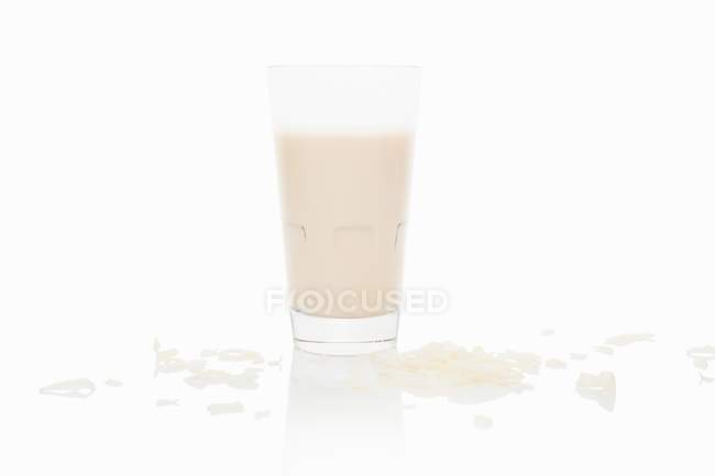 Стакан кокосового молока — стоковое фото
