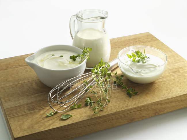 Elevated view of cream with Creme fraiche and sour cream — Stock Photo