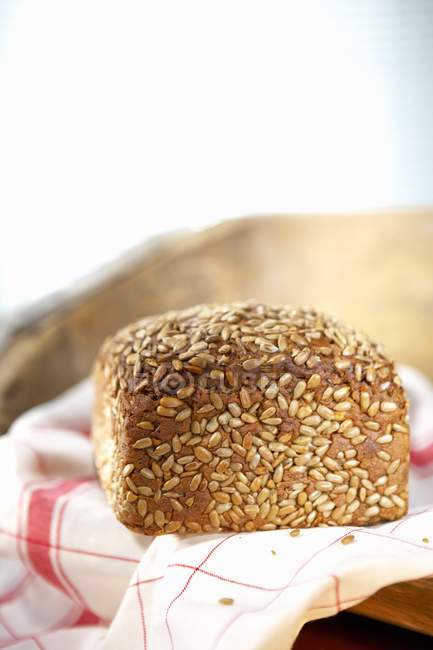 Wholemeal bread with grains — Stock Photo