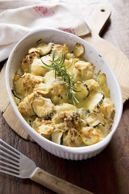 Cauliflower and courgette bake — Stock Photo