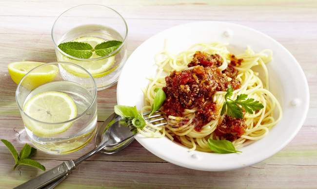 Spaghetti mit Bolognese-Sauce — Stockfoto