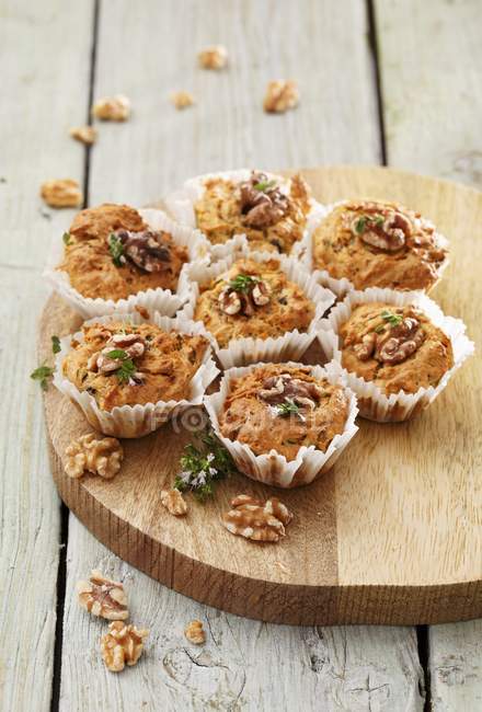 Courgette muffins with walnuts — Stock Photo