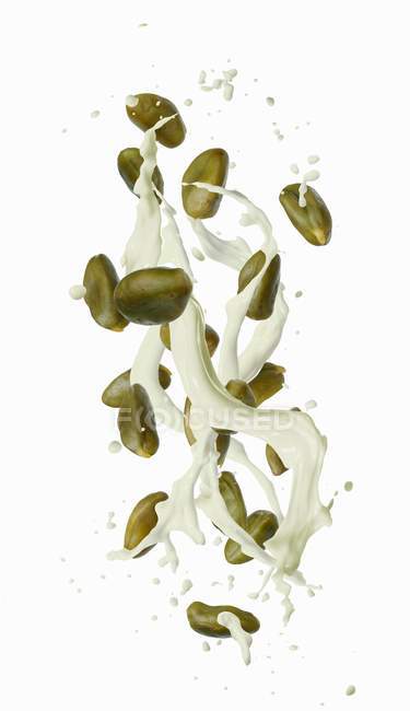 Salpico de leite pistache — Fotografia de Stock