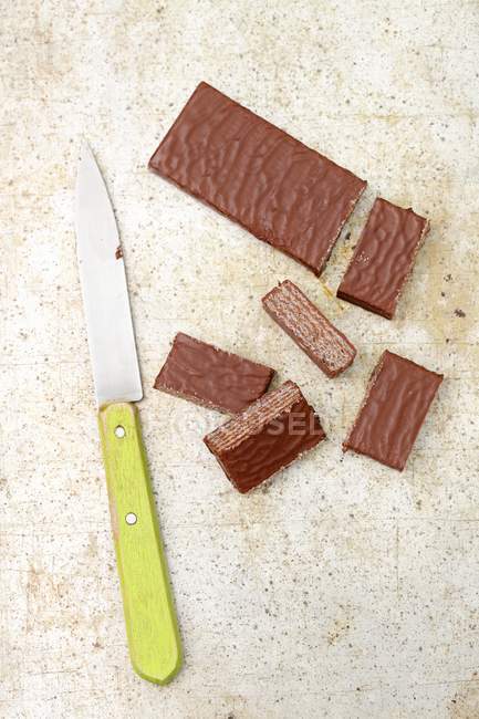Obleas de chocolate en rodajas - foto de stock